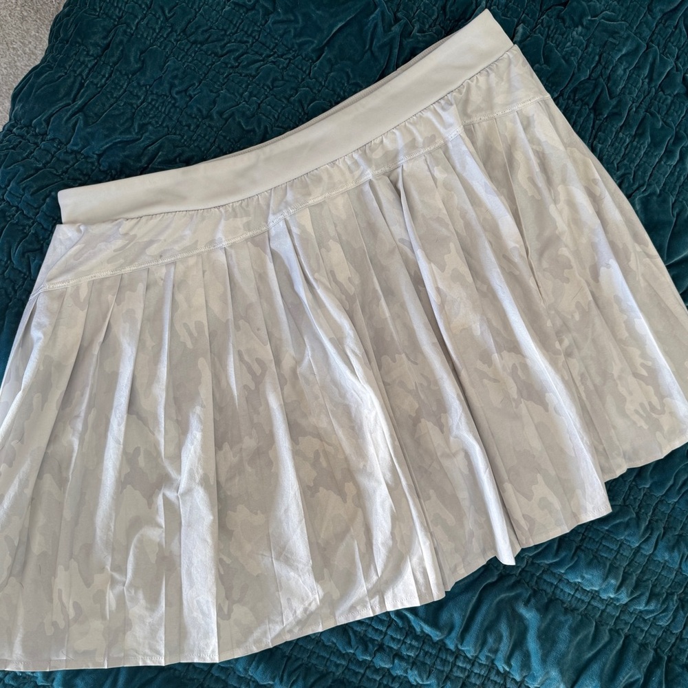 SPANX Get Moving White Gray Camouflage Skater Skort Ladies XL